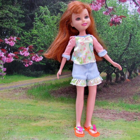 WEE 3 FRIENDS DOLL, LILA, + 2 OUTFITS: ORIGINAL CLOTHES, 10" CUTE REDHEAD - Picture 4 of 10